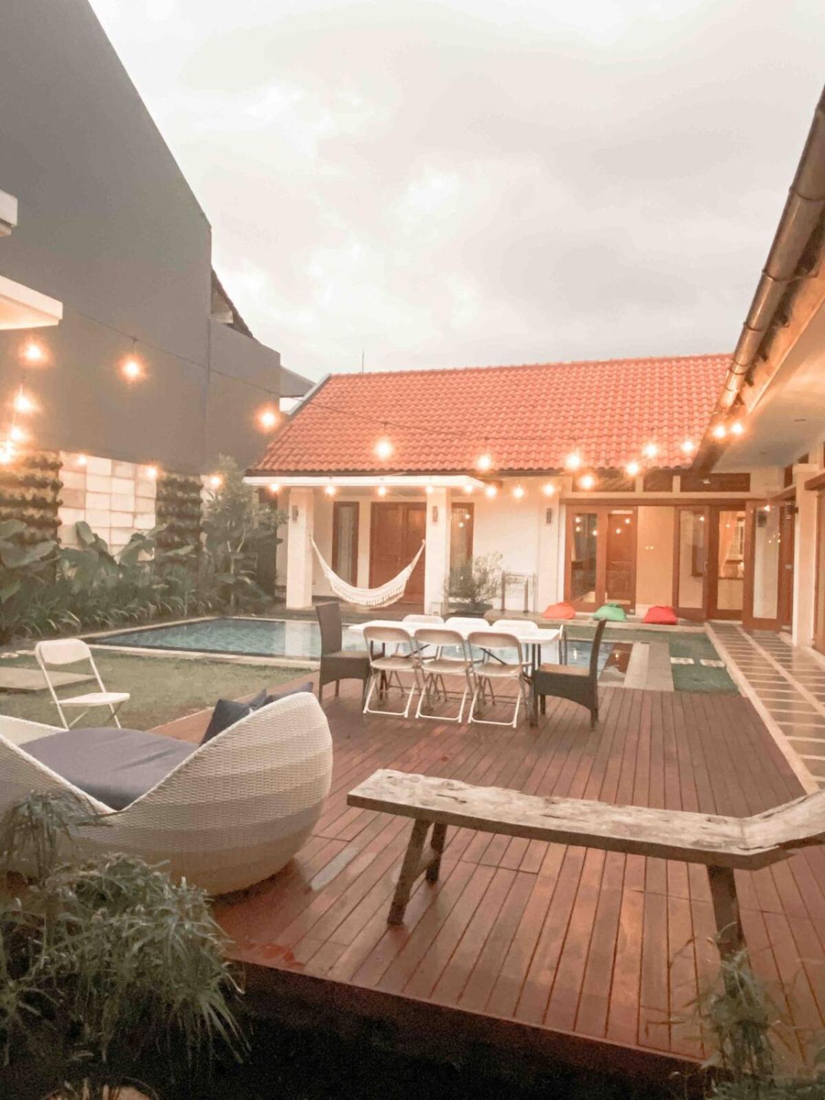 Villa Pavilion Garden With Private Swimming Pool Bandung